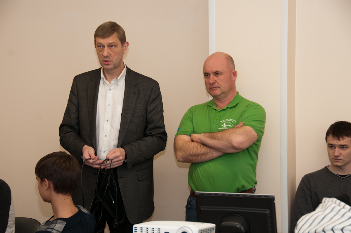 ENFTA president Kaidu Jalakas tutvustas õpilastele ohutusreegleid, mille järel...